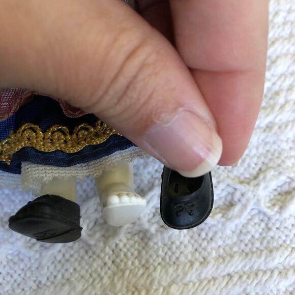 Vintage 1970s Milkmaid Doll International Folk Attire Braided Hair Sleep Eye 5.5 - Picture 7 of 10